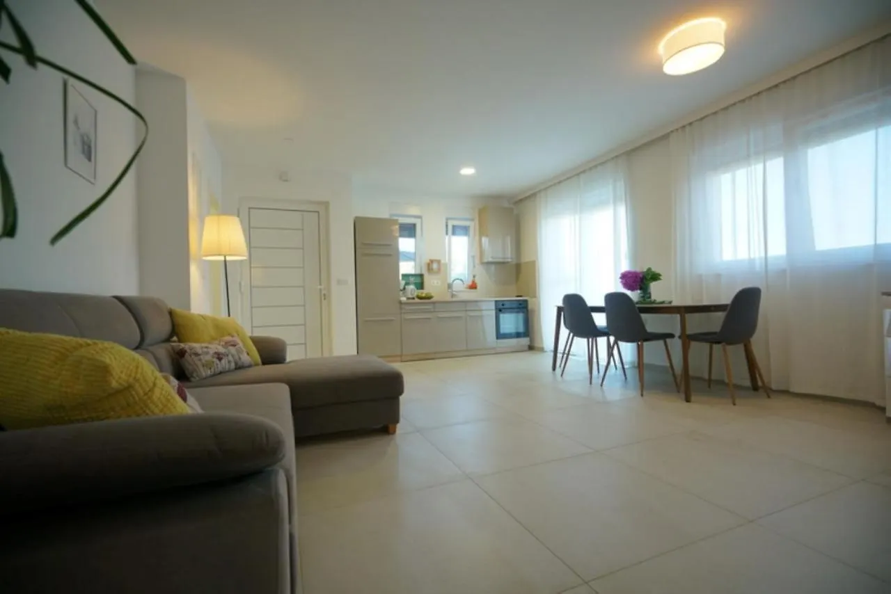 Apartman La Mama Sukošan Gasthof